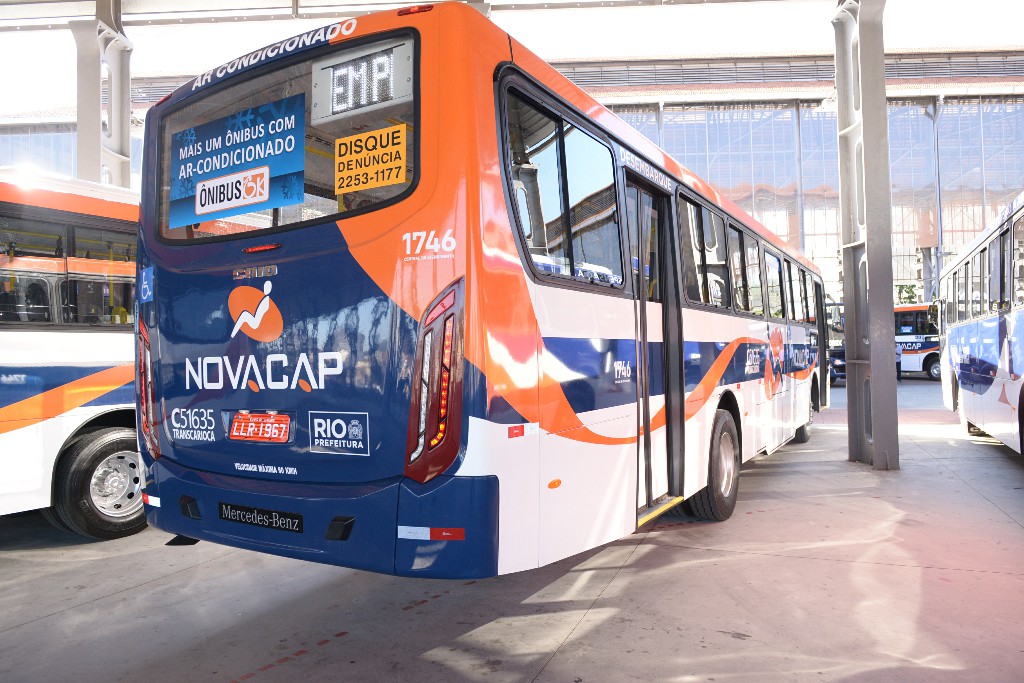 Prefeitura apresenta novos ônibus que começam a circular na segunda-feira